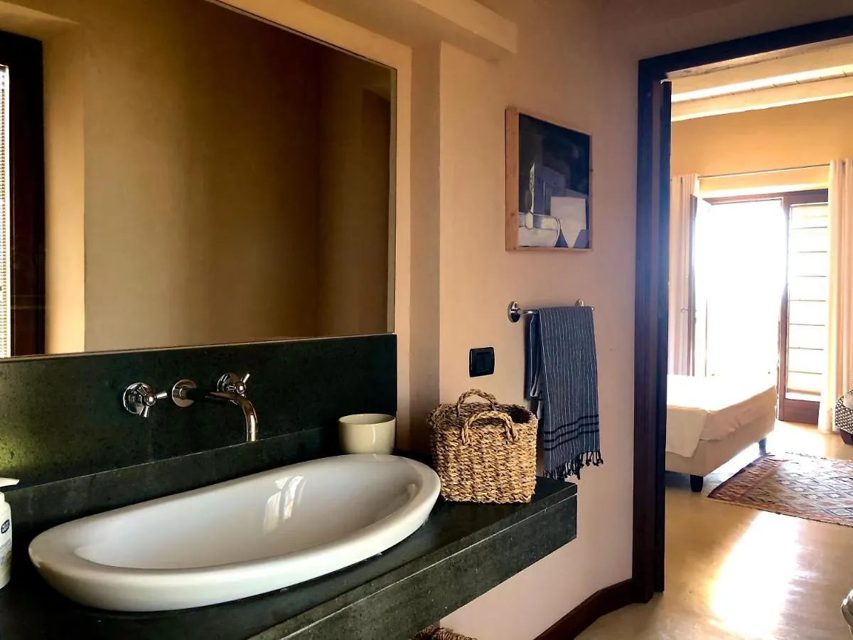 Cave Garden Villa 파뷔냐나도 B&B