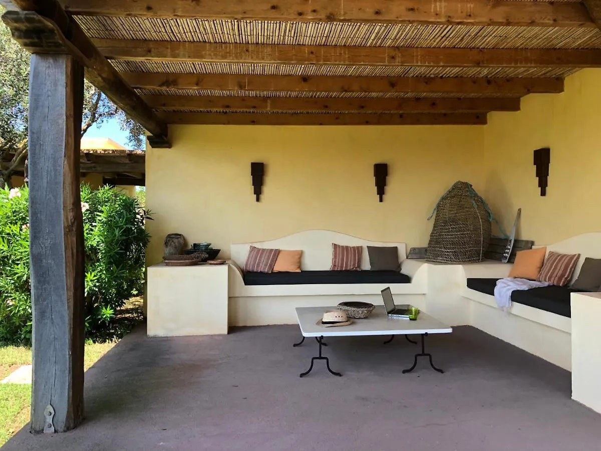 Cave Garden Villa 파뷔냐나도 B&B