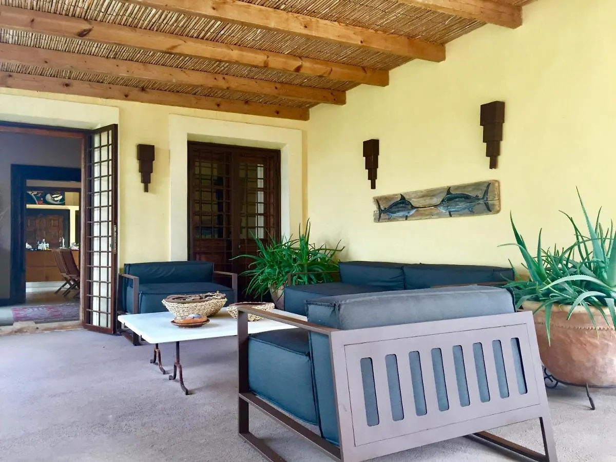 Cave Garden Villa 파뷔냐나도 B&B